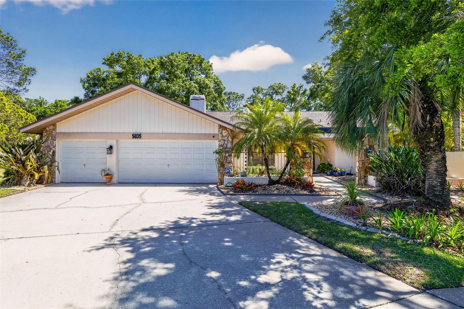 5035 BARROWE DR Property Photo 1