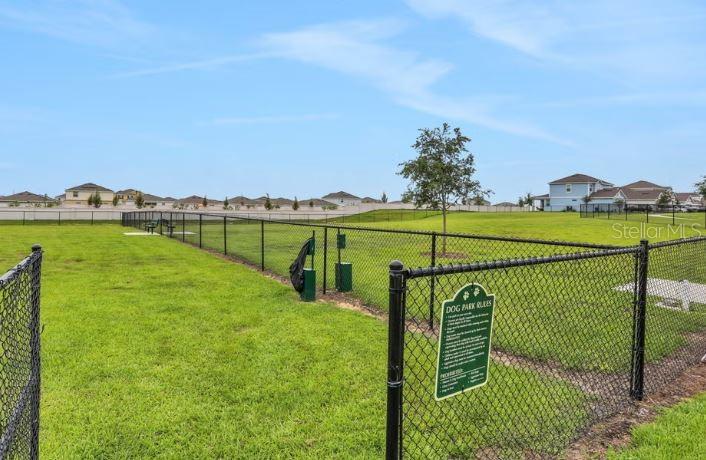 1827 Silverbell Loop Property Photo 17