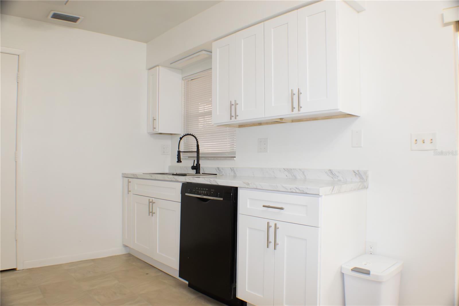 424 Cart Ct Property Photo 3