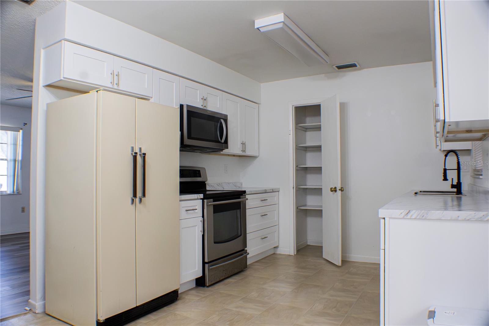 424 Cart Ct Property Photo 4