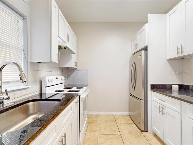 206 Majors Ln #b Property Photo 8