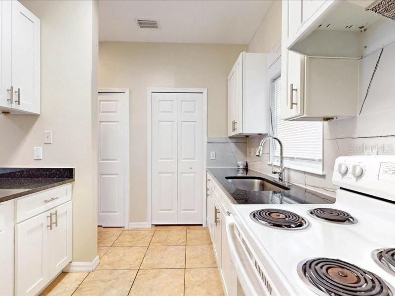 206 Majors Ln #b Property Photo 10