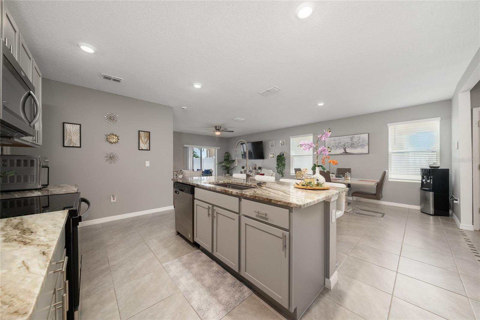 928 August Sky Dr Property Photo 16