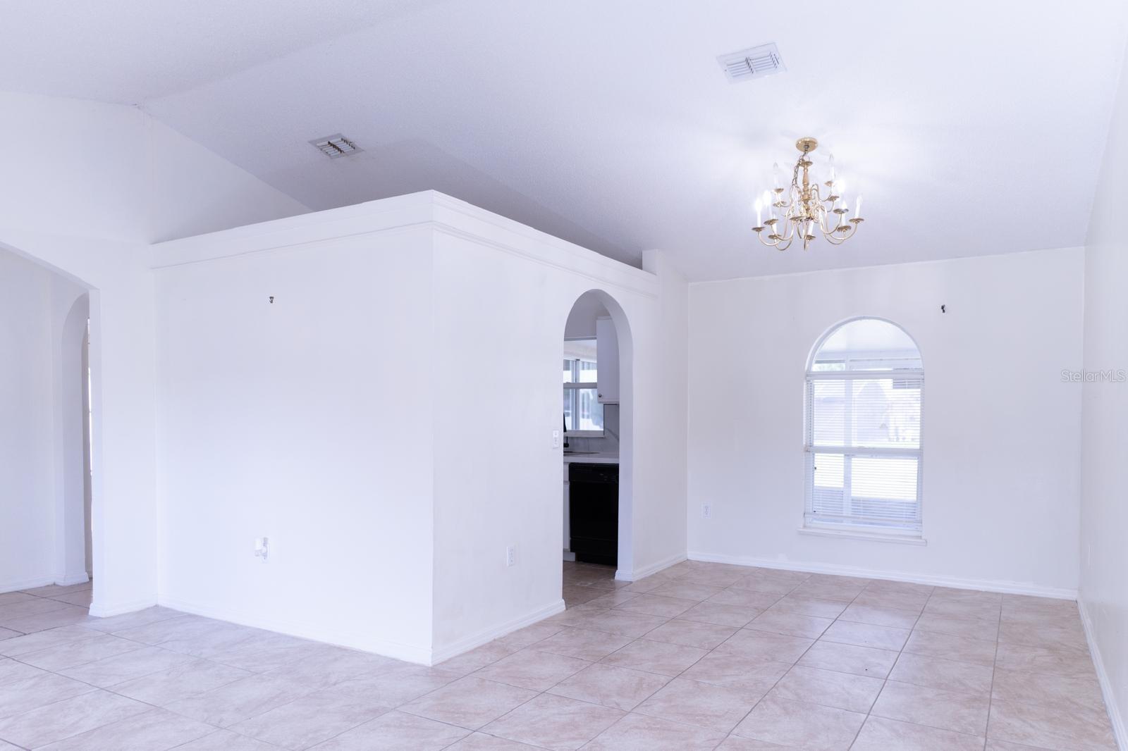 2470 Augusta Way Property Photo 4