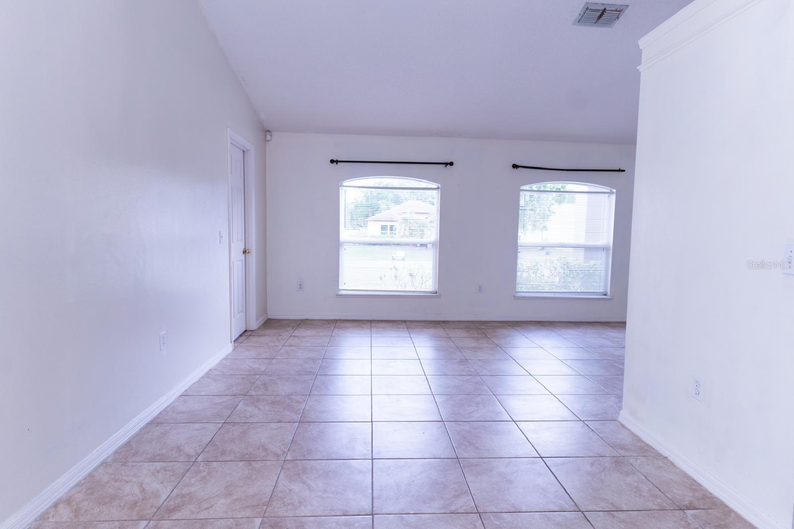 2470 Augusta Way Property Photo 5