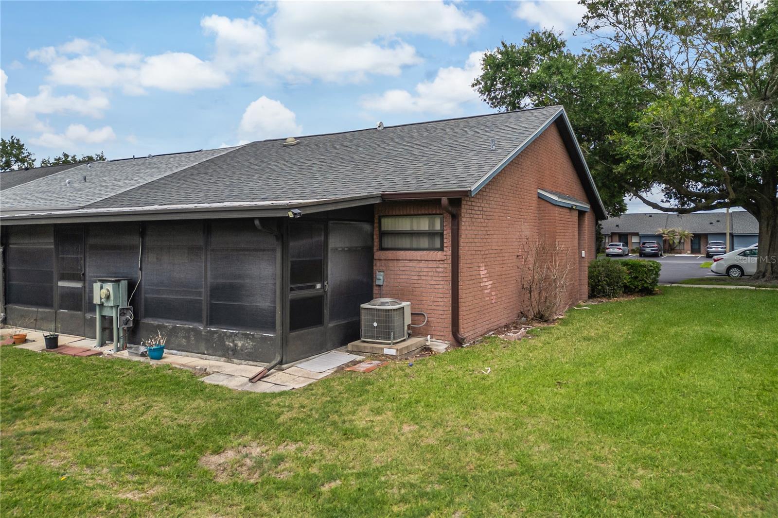 2818 Shannon Oak Ct Property Photo 5