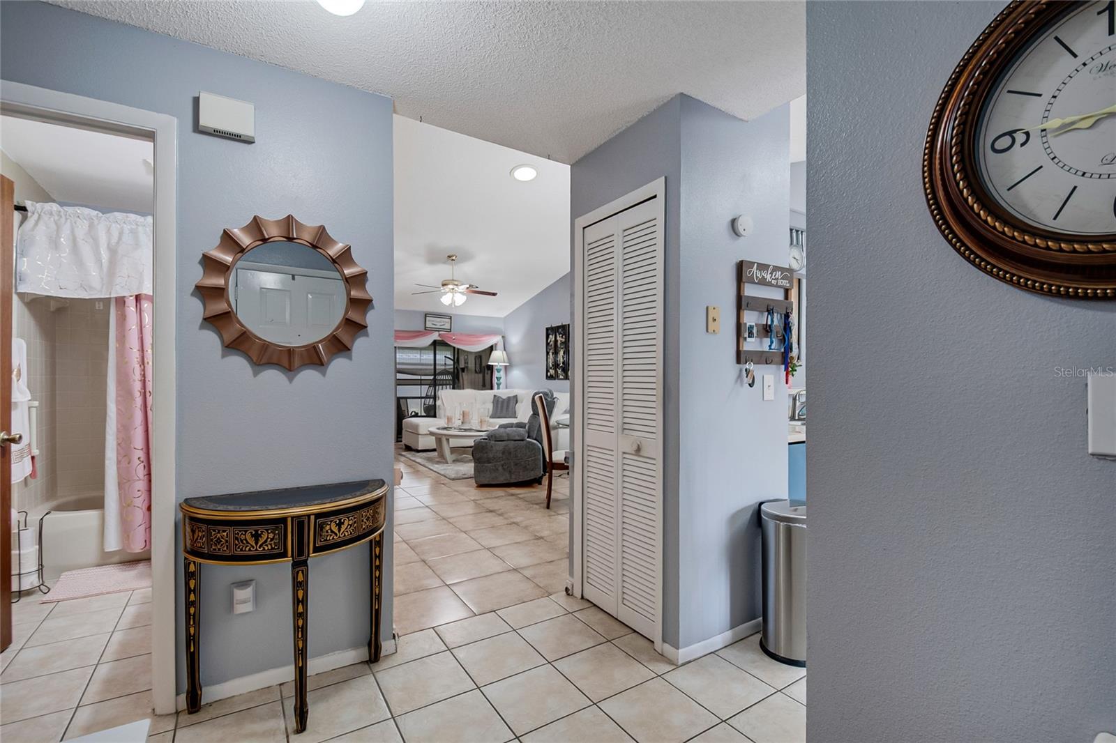 2818 Shannon Oak Ct Property Photo 6