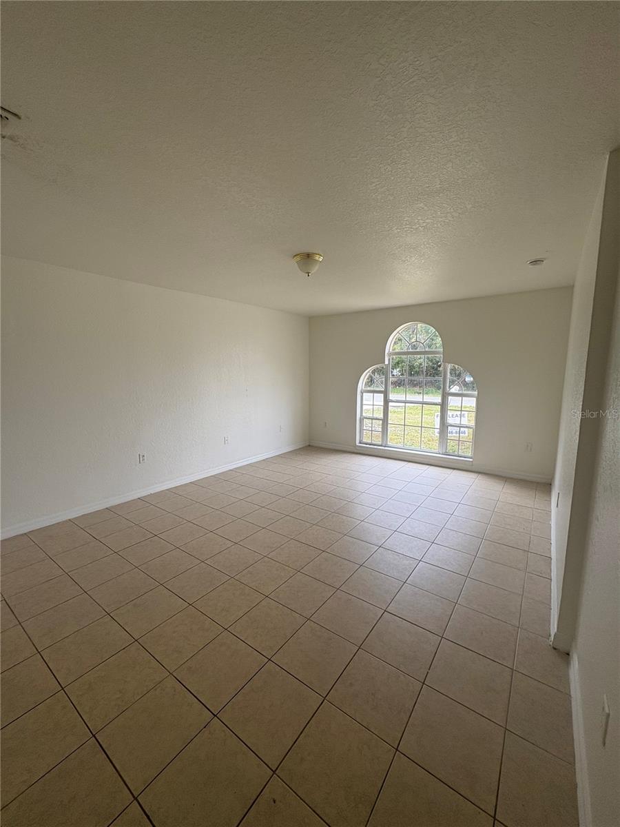 756 Camel Ct Property Photo 3