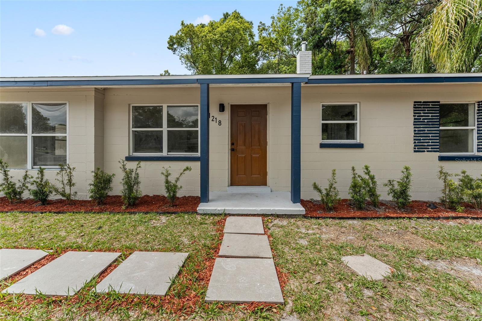1218 CRESCENT ST Property Photo 1