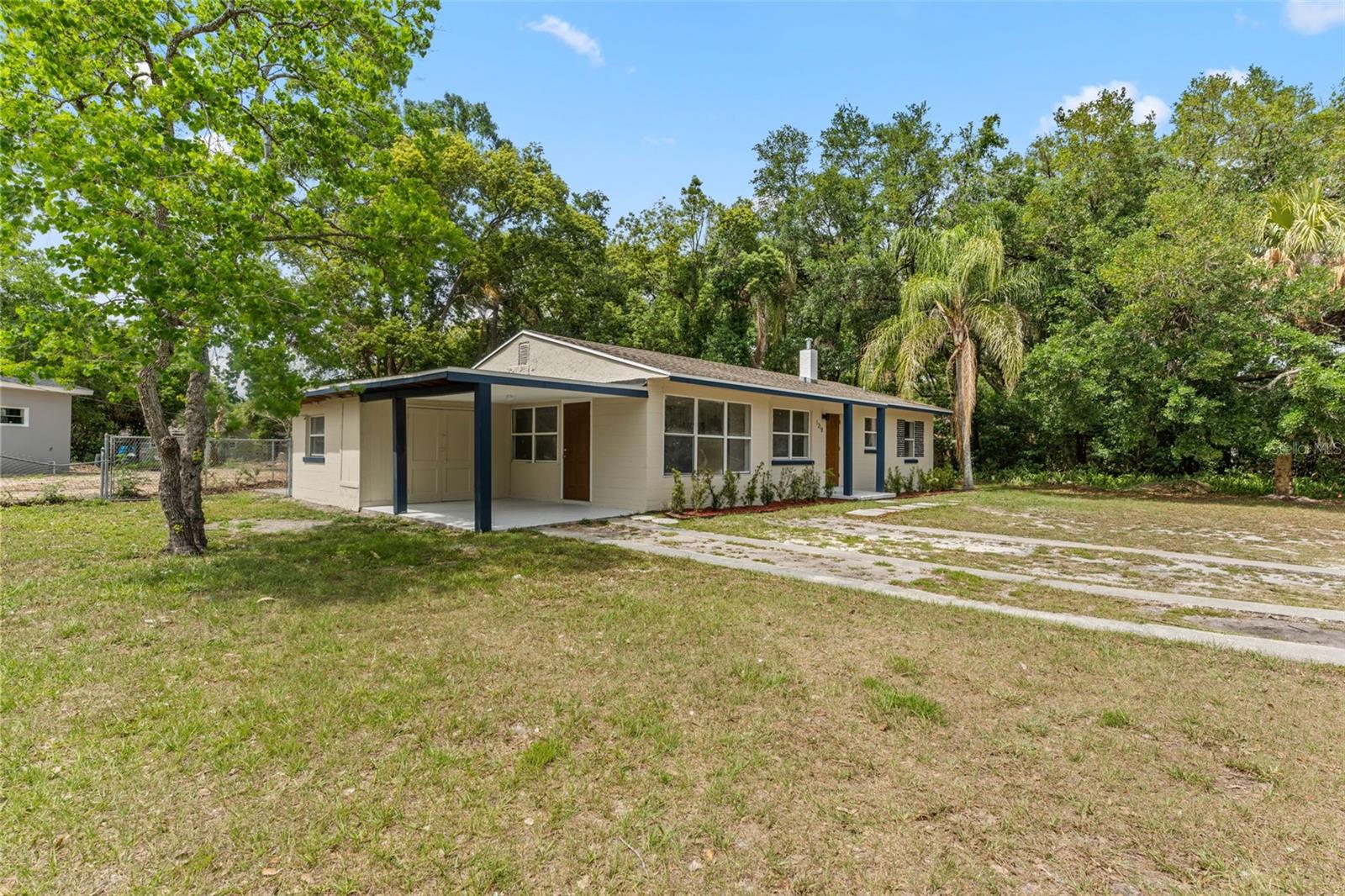1218 Crescent St Property Photo 2