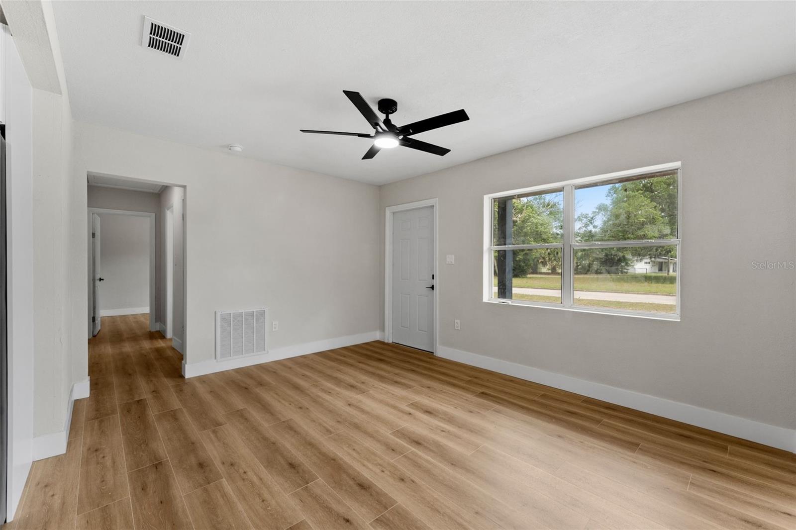 1218 Crescent St Property Photo 6