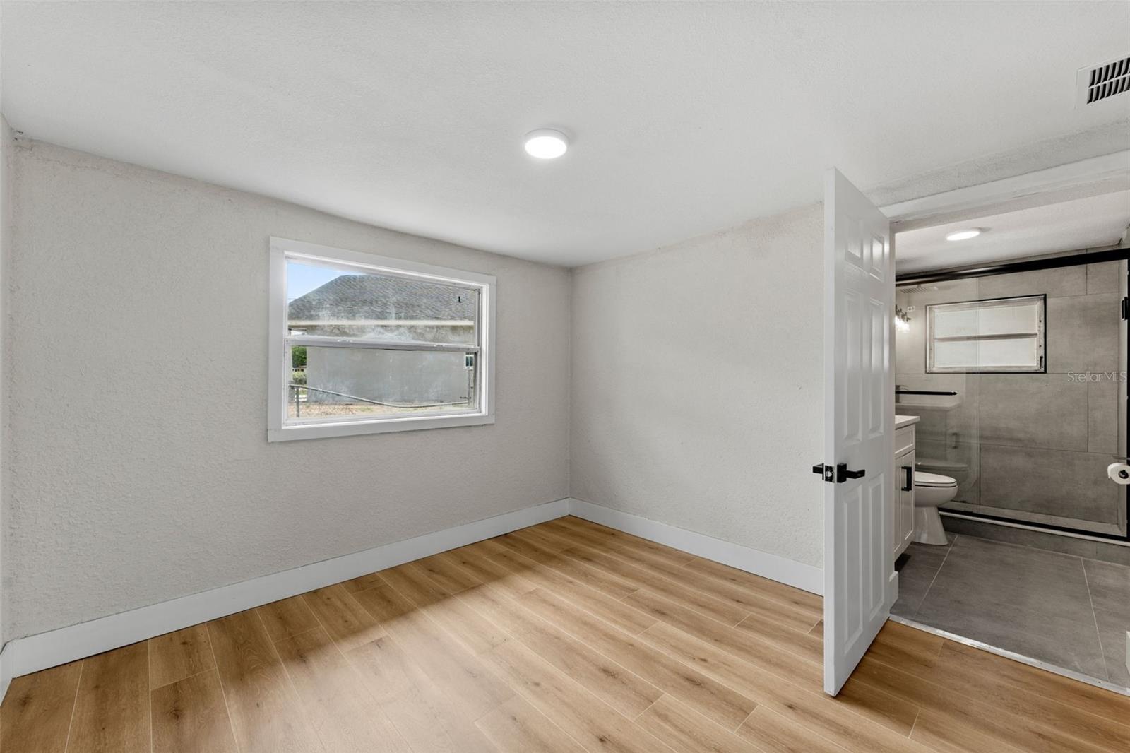 1218 Crescent St Property Photo 15
