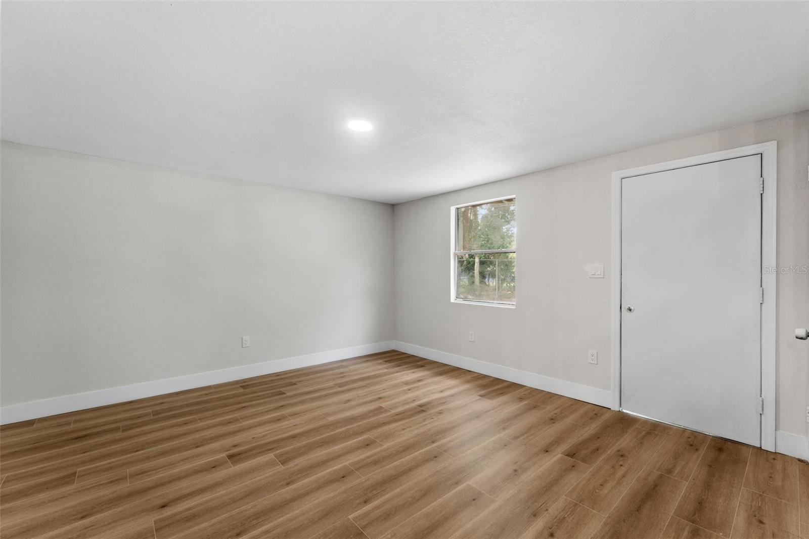 1218 Crescent St Property Photo 18