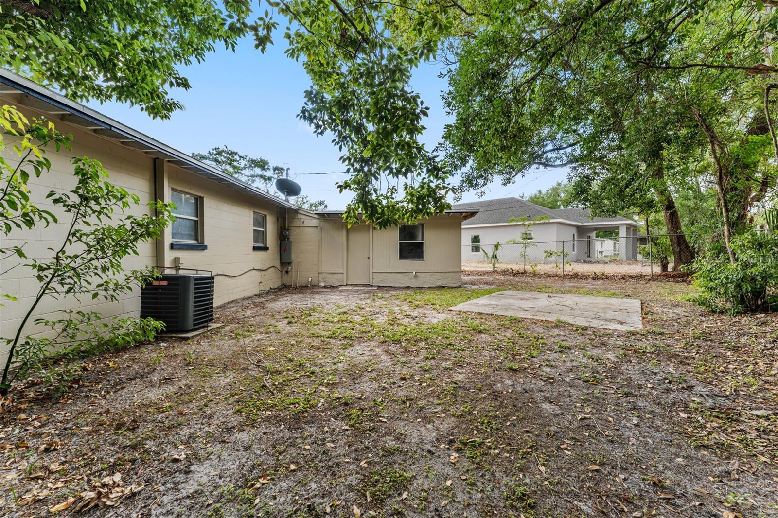 1218 Crescent St Property Photo 26