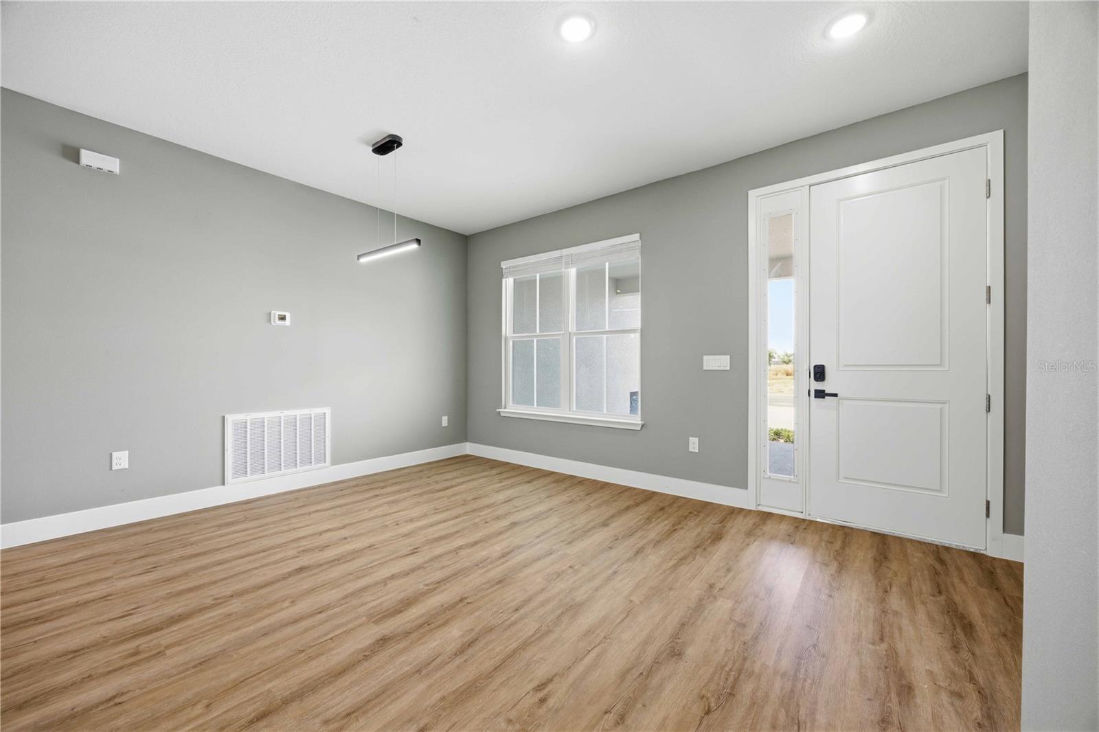 2112 River Hawk Loop Property Photo 6