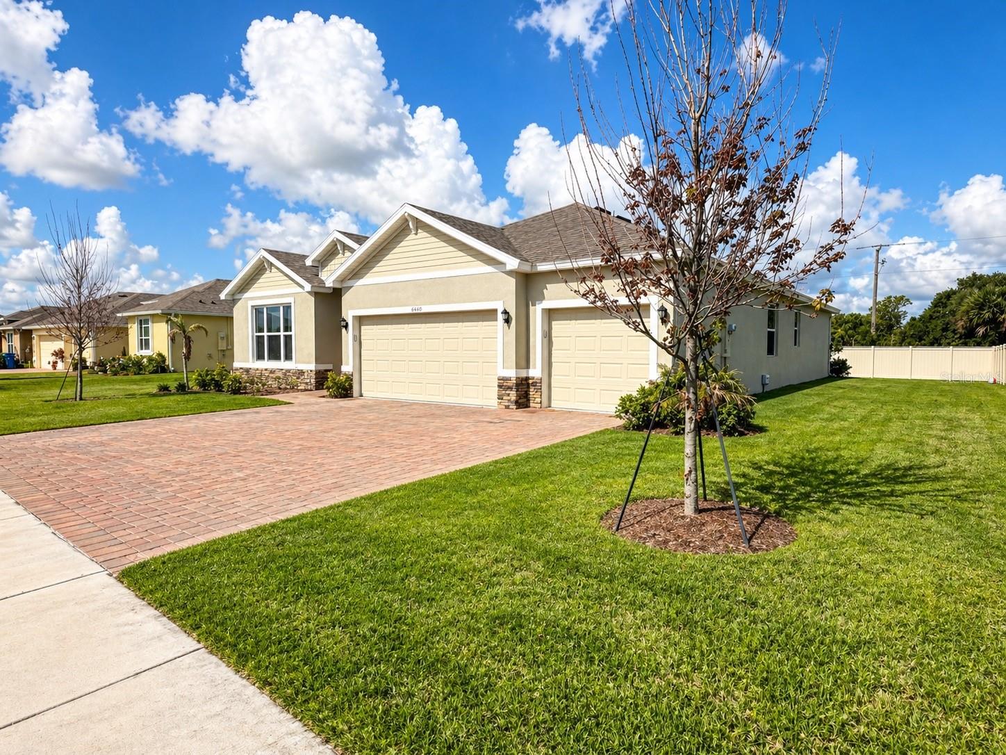 6860 Cameo Dr Property Photo 2