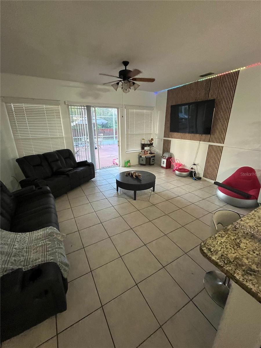 823 Ognon Ct Property Photo 4
