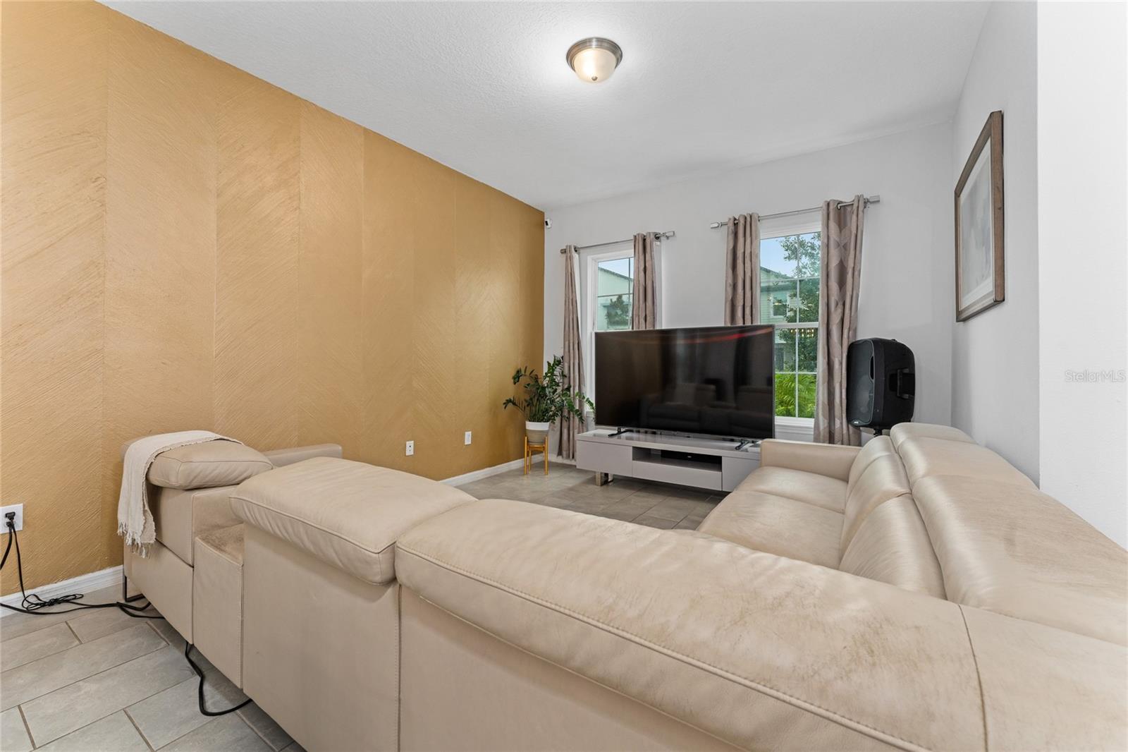 10361 Austrina Oak Loop Property Photo 6