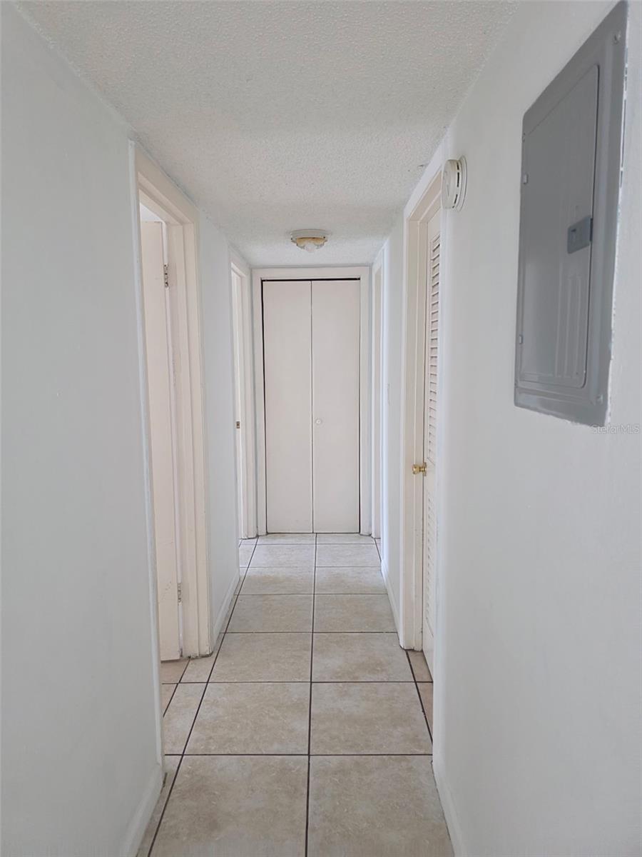 921 W Oak Ridge Rd #c Property Photo 5
