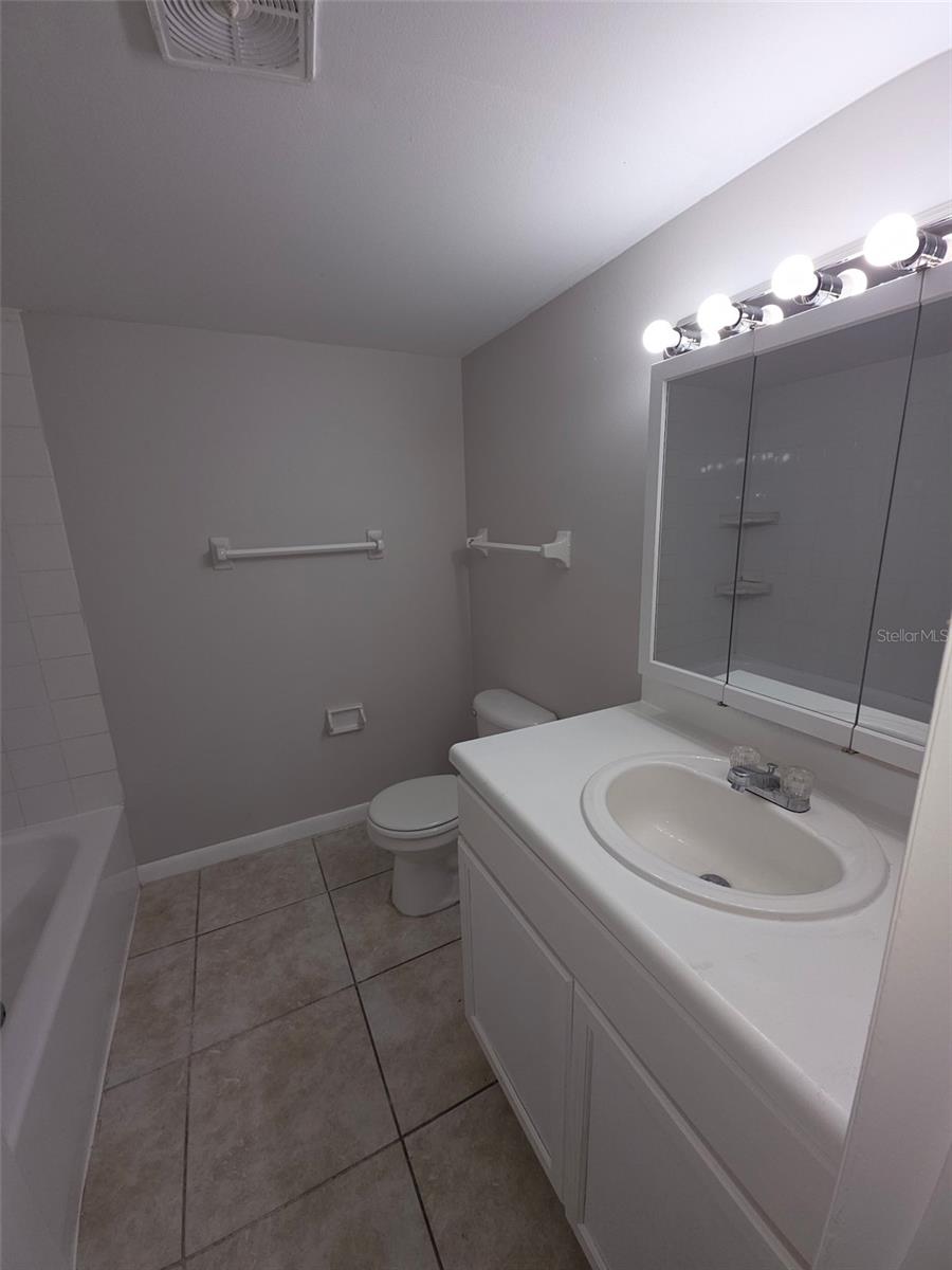 921 W Oak Ridge Rd #c Property Photo 13