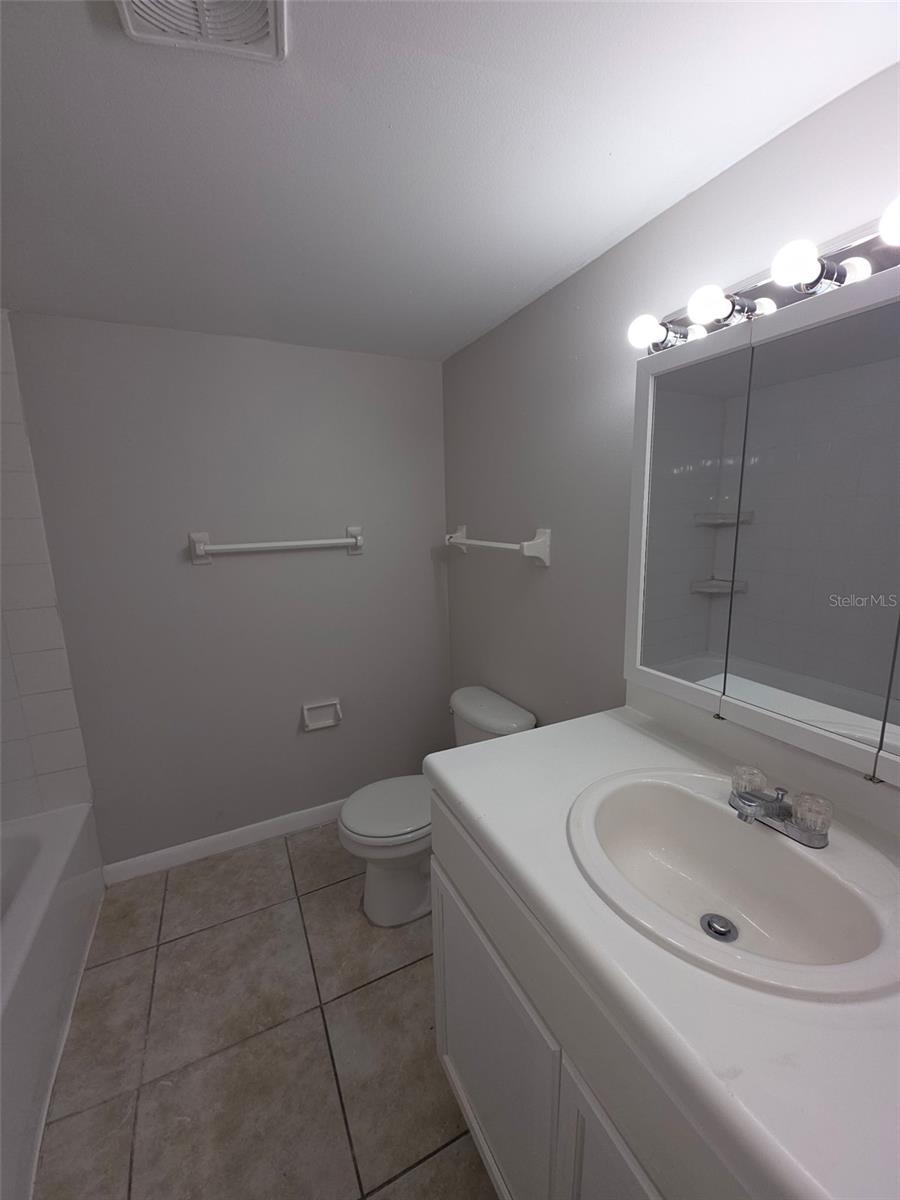 921 W Oak Ridge Rd #c Property Photo 17