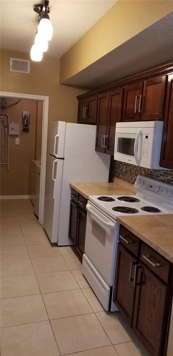 5542 Metrowest Blvd #106 Property Photo 5
