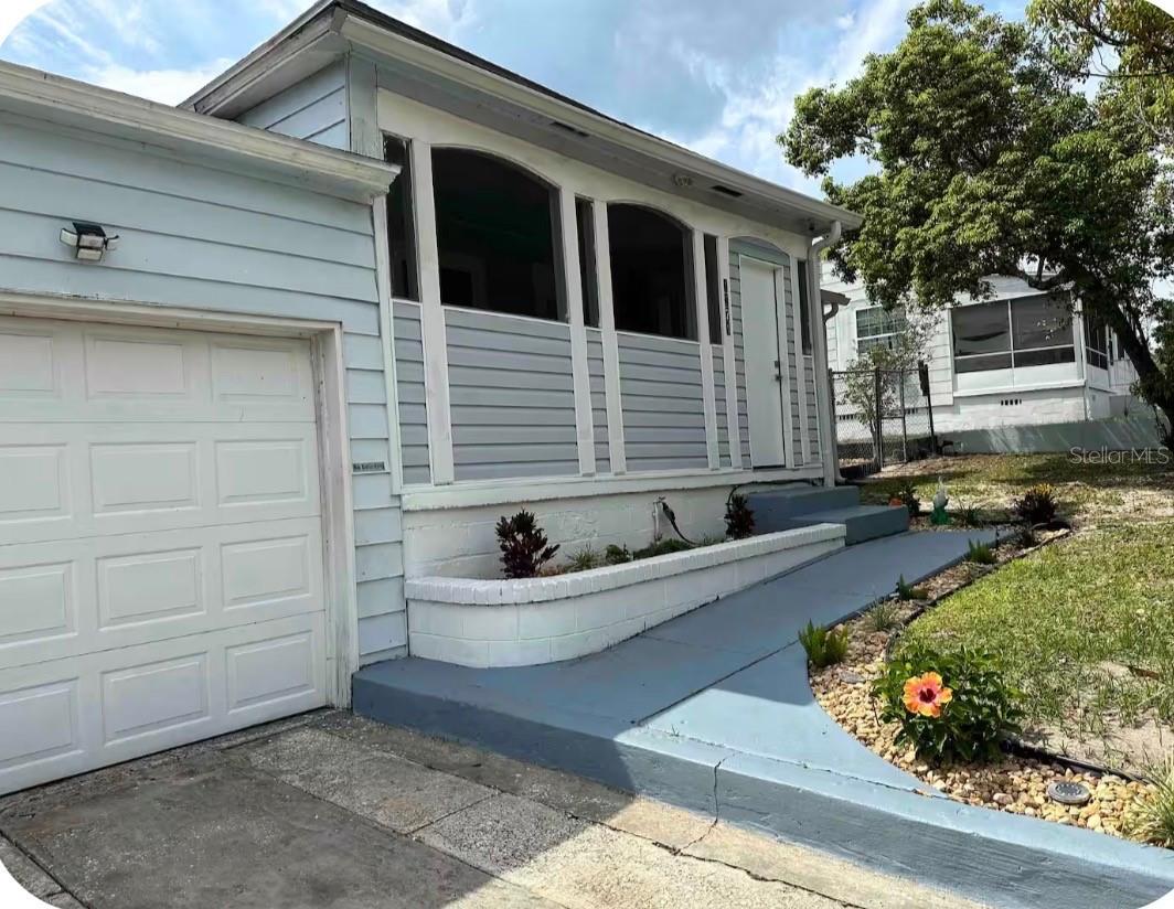 1371 LAKEVIEW DR