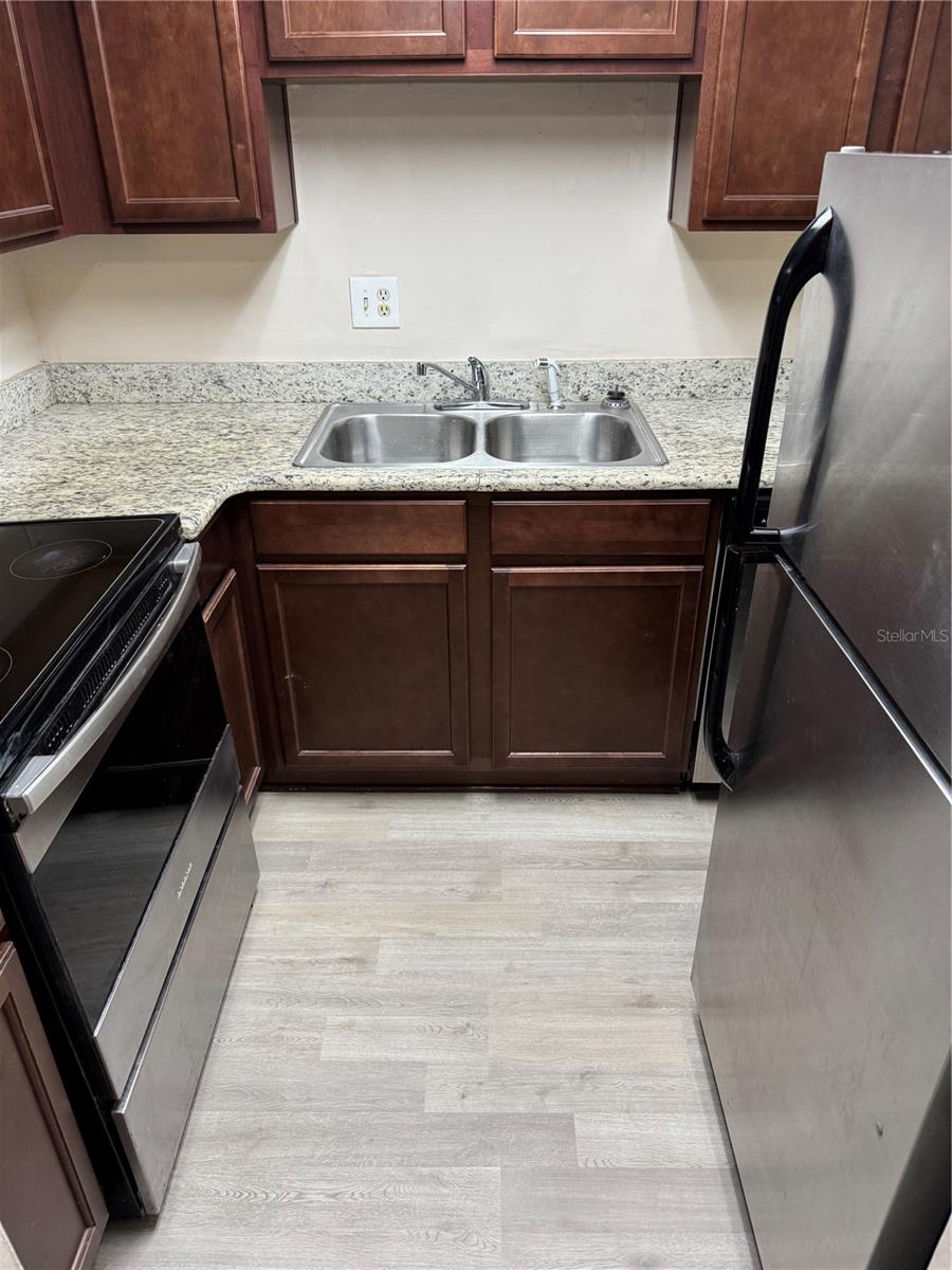 948 Lake Destiny Rd #c Property Photo 3