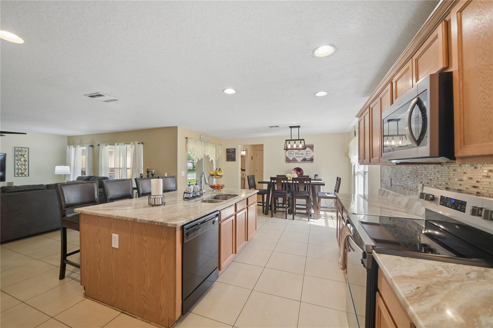 13619 Phoenix Dr Property Photo 13