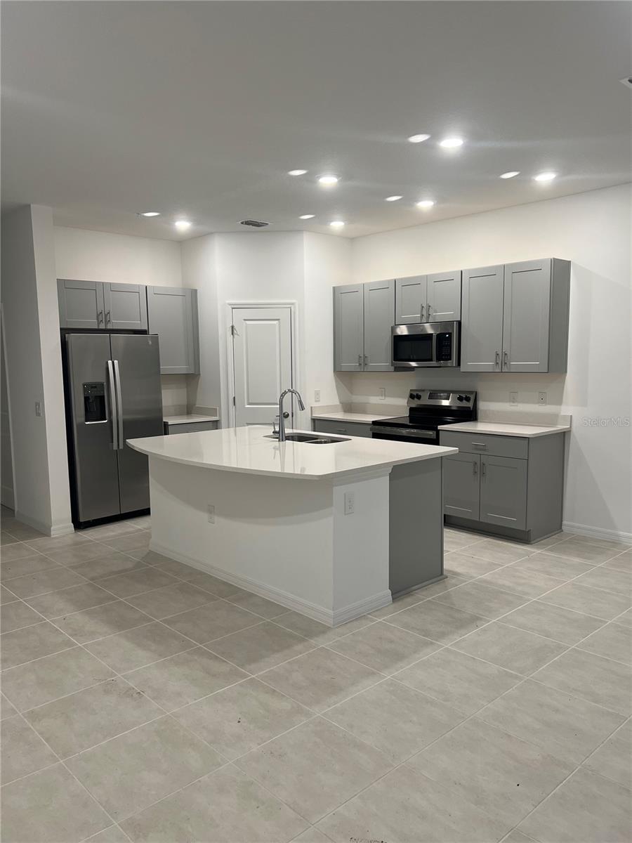 5080 Revolutionary Way Property Photo 10