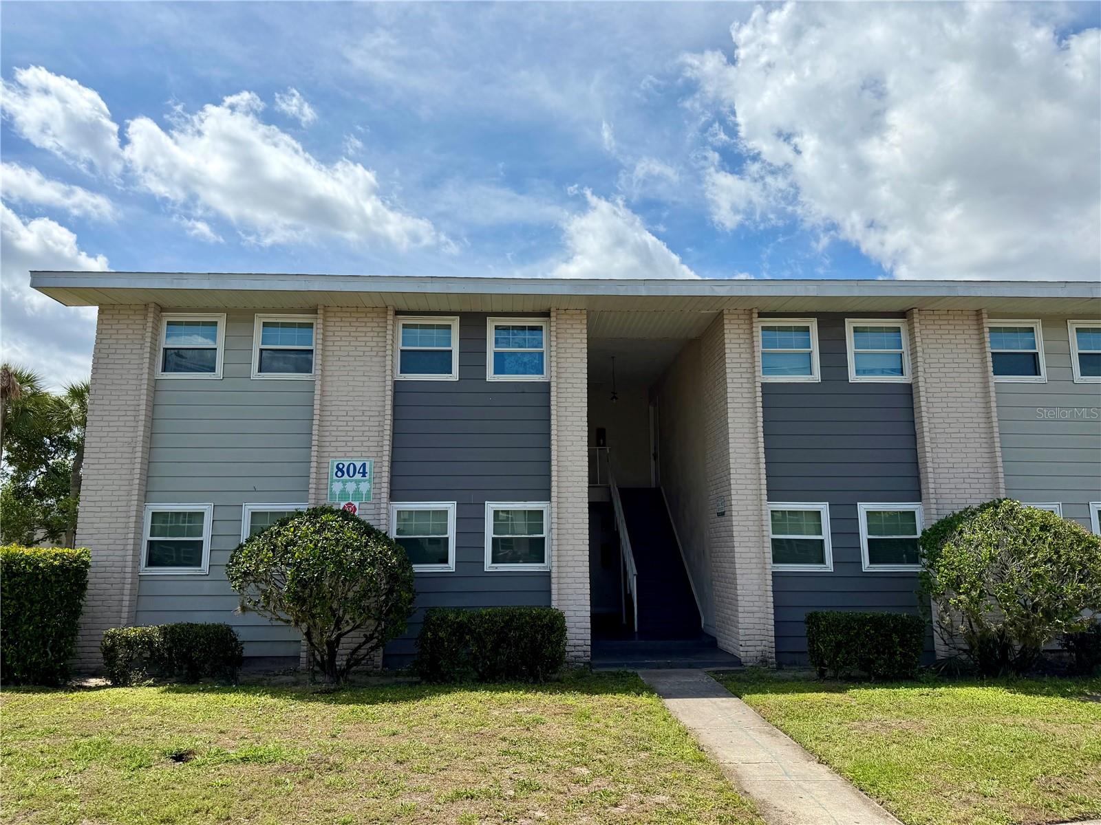 804 SKY LAKE CIR #B Property Photo 1
