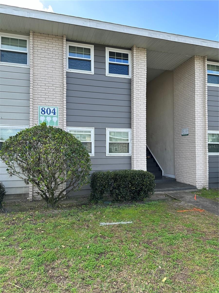 804 Sky Lake Cir #b Property Photo 2