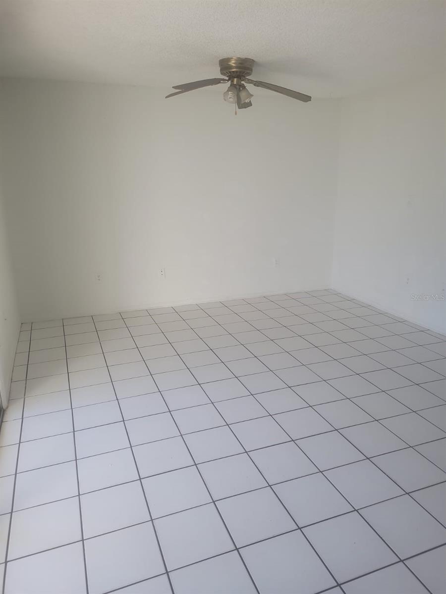804 Sky Lake Cir #b Property Photo 4
