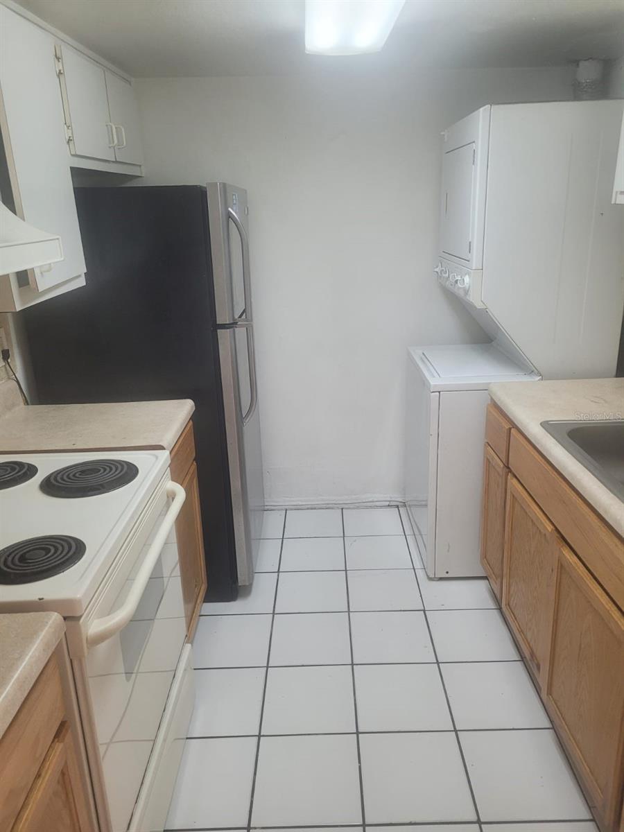 804 Sky Lake Cir #b Property Photo 5