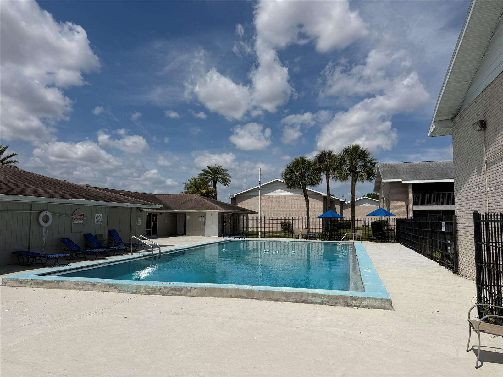 804 Sky Lake Cir #b Property Photo 8