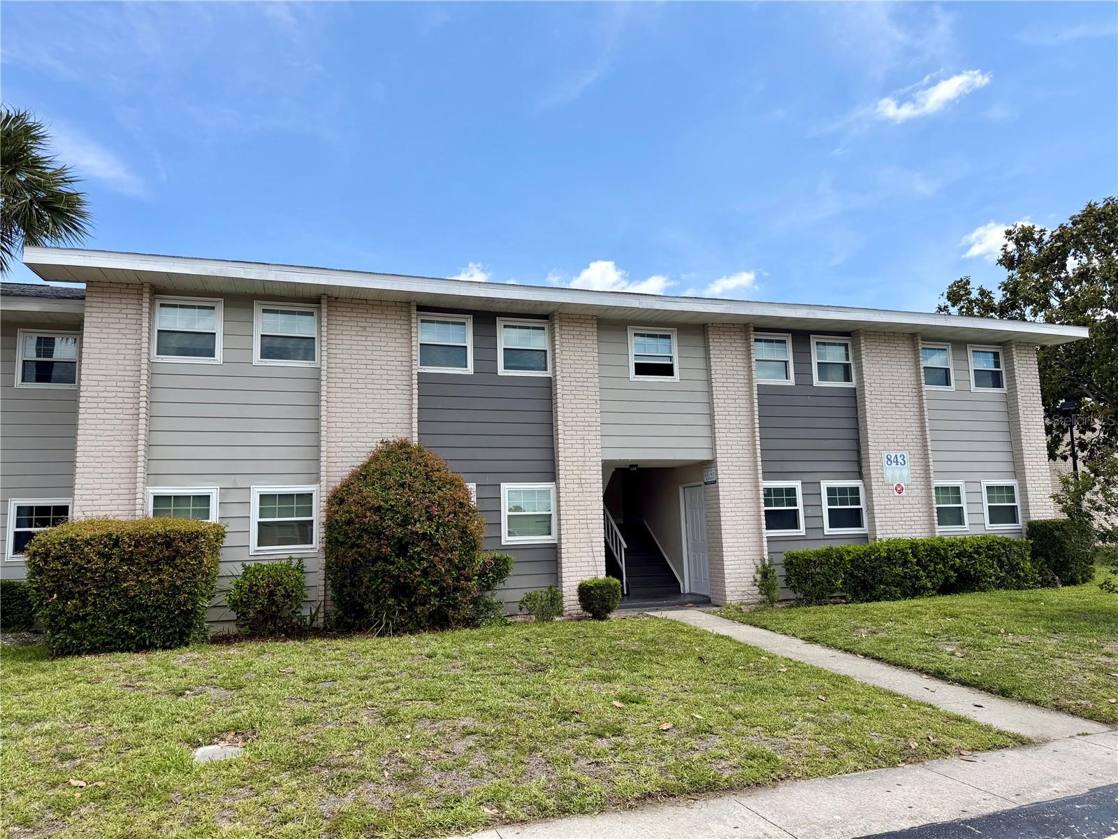 843 Sky Lake Cir #d Property Photo