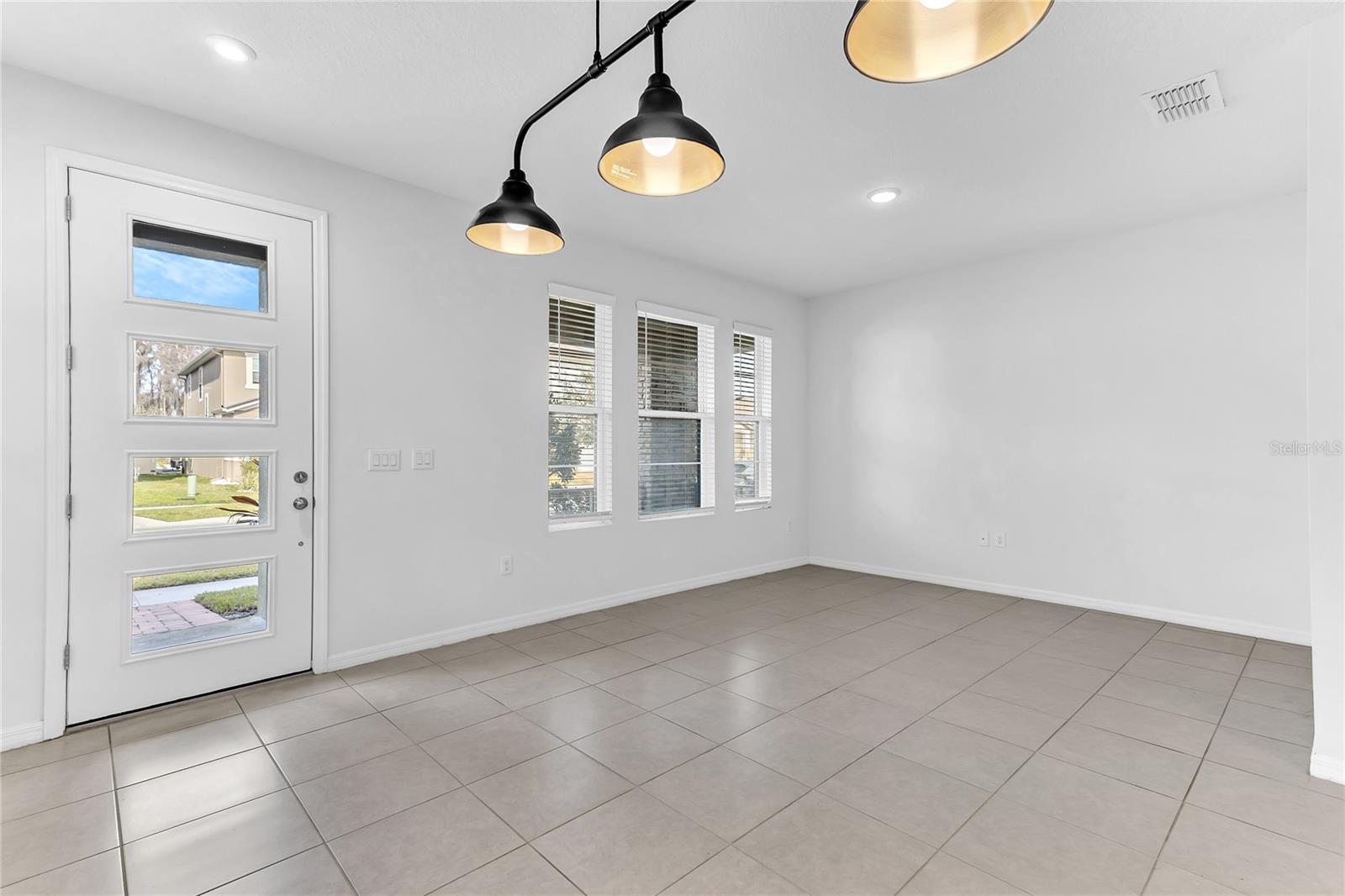 2274 Centerra Loop Property Photo 4