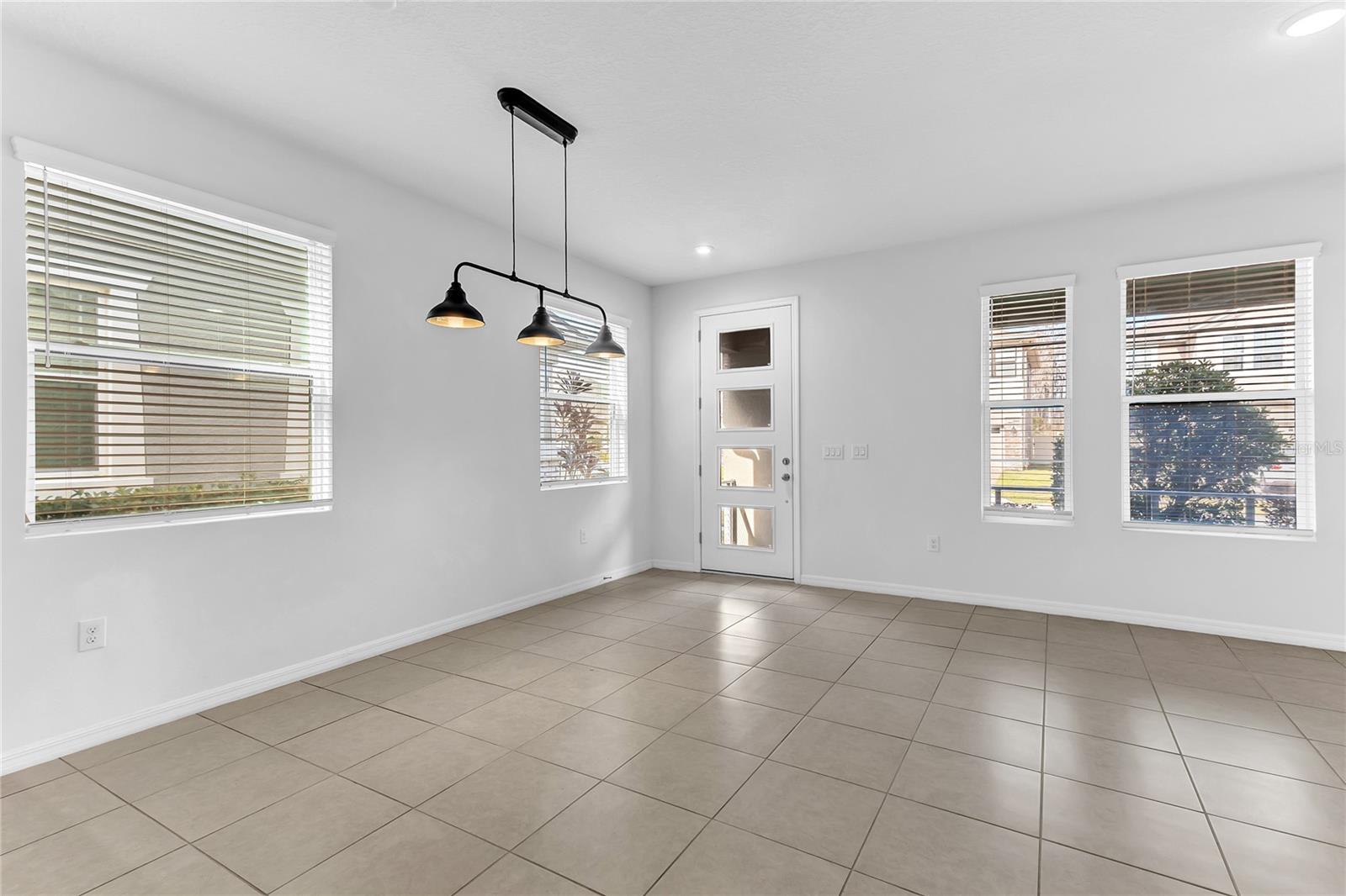 2274 Centerra Loop Property Photo 5