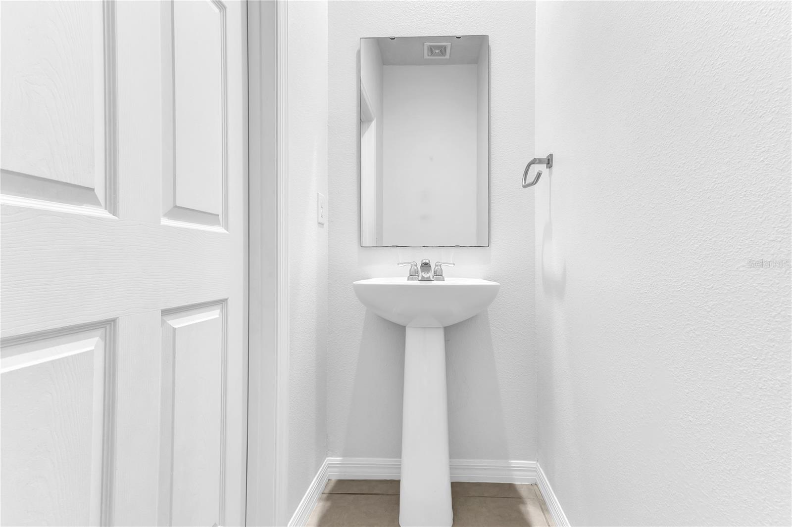 2274 Centerra Loop Property Photo 9