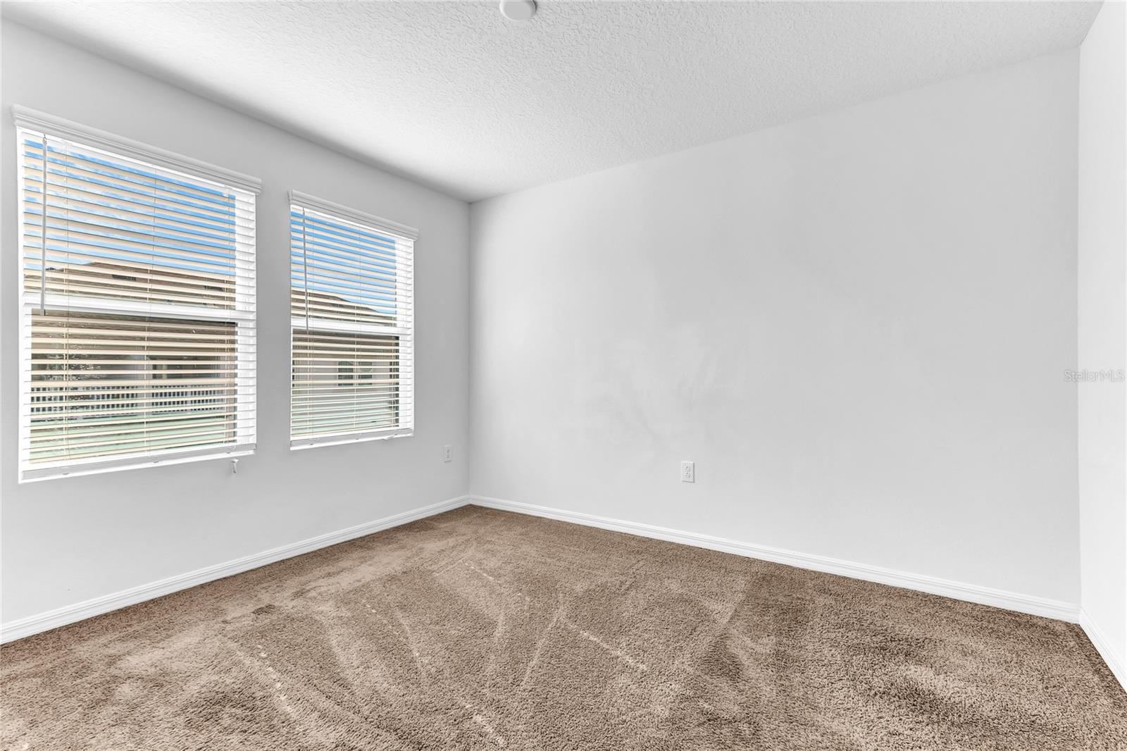2274 Centerra Loop Property Photo 10