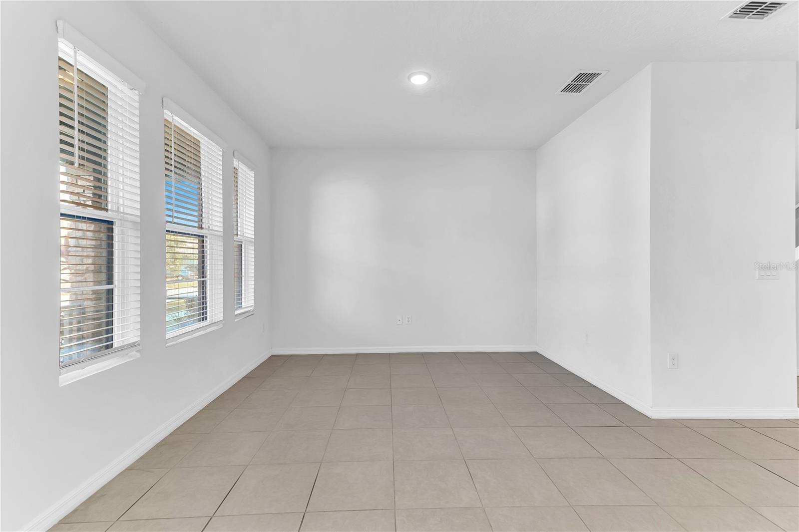 2274 Centerra Loop Property Photo 14