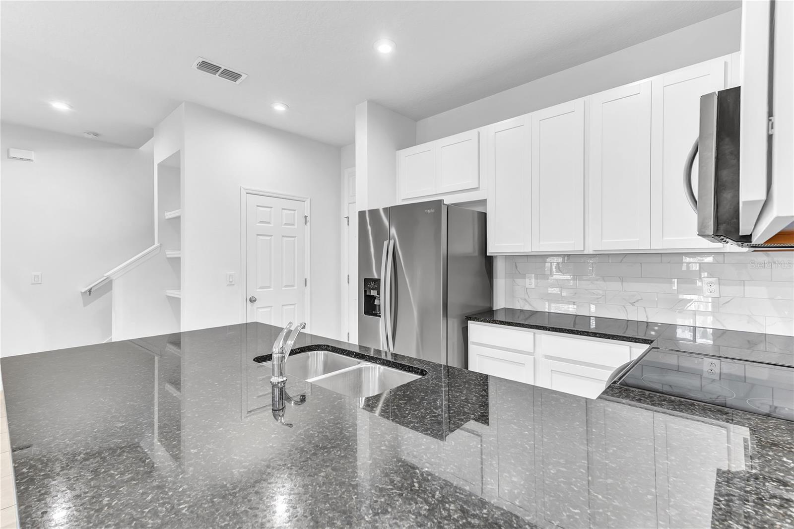 2274 Centerra Loop Property Photo 17