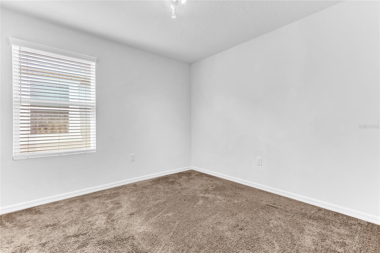 2274 Centerra Loop Property Photo 21