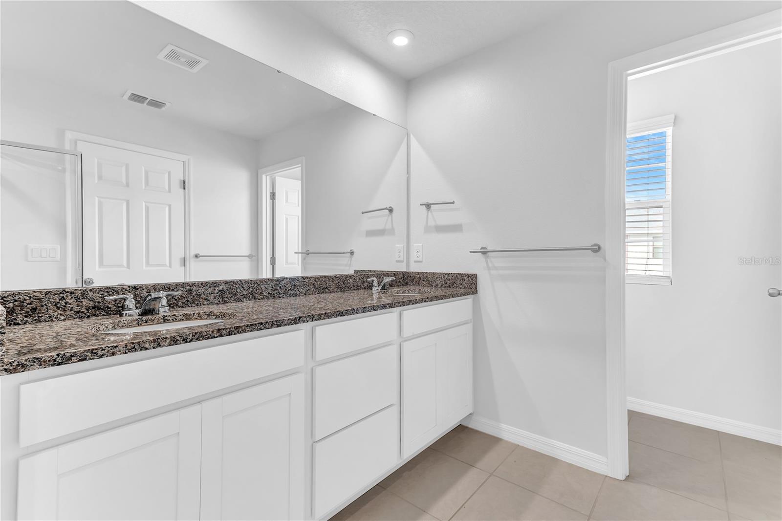 2274 Centerra Loop Property Photo 24