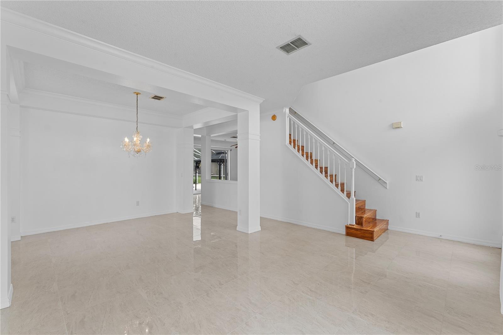 617 Lakescape Ct Property Photo 7
