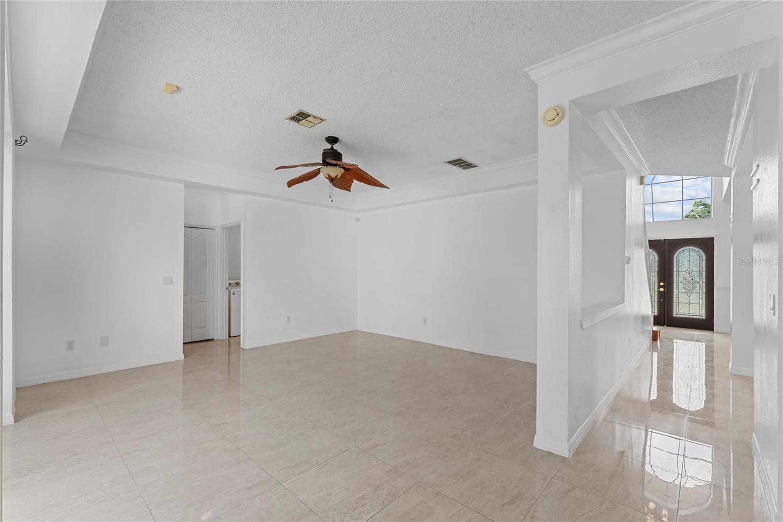 617 Lakescape Ct Property Photo 9