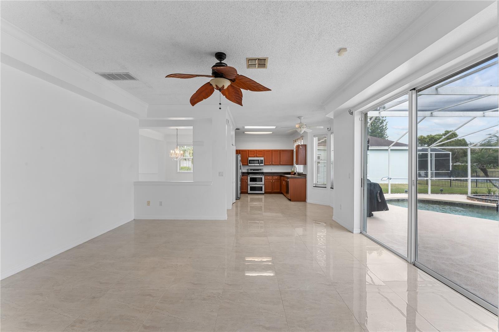 617 Lakescape Ct Property Photo 12