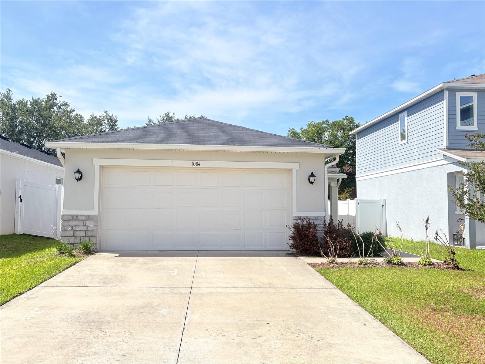 1084 Papaya Cir Property Photo 3