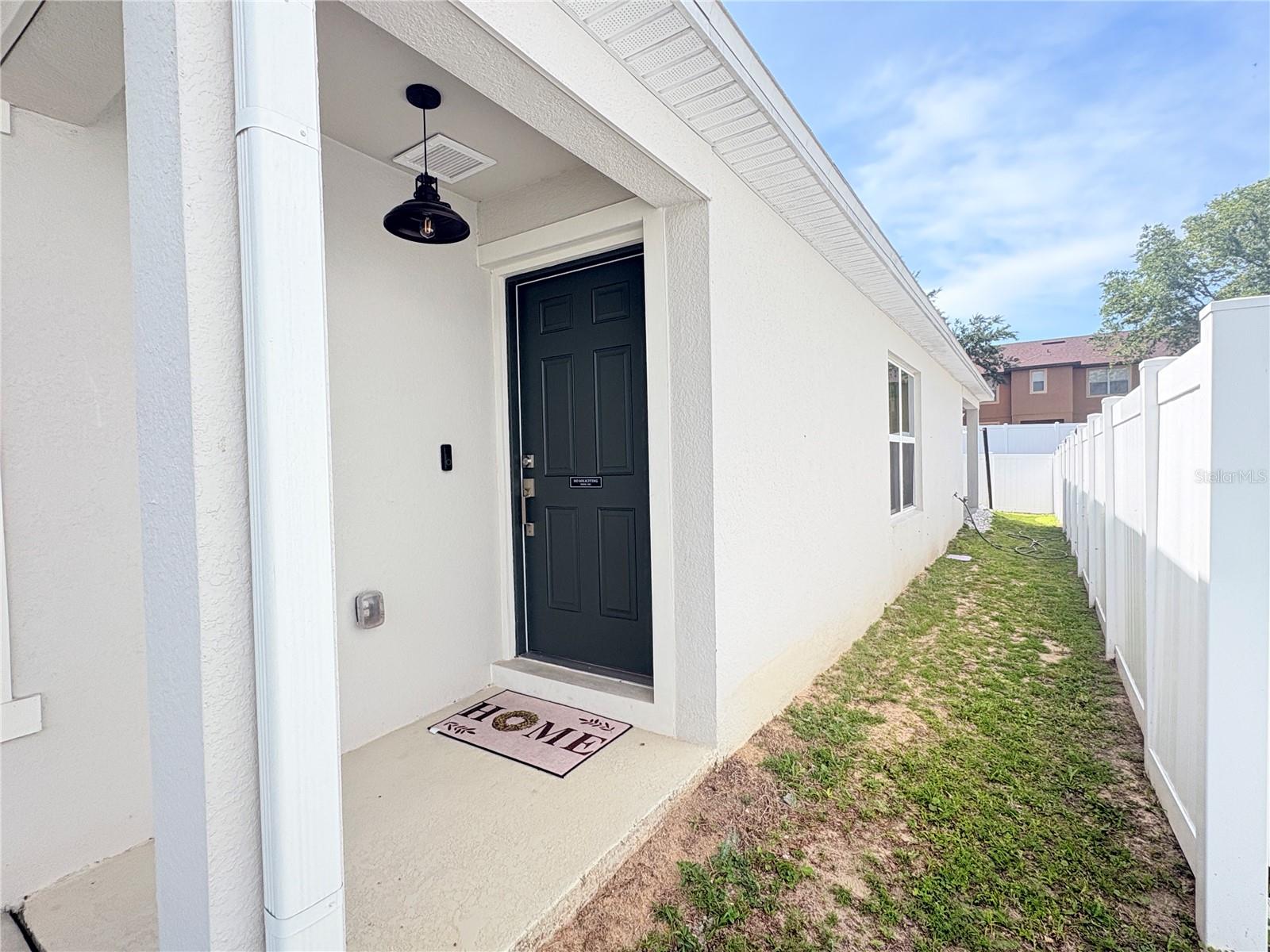 1084 Papaya Cir Property Photo 6