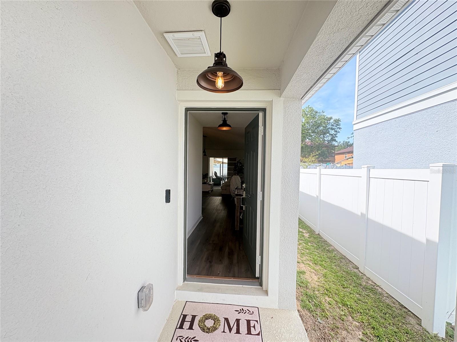 1084 Papaya Cir Property Photo 7